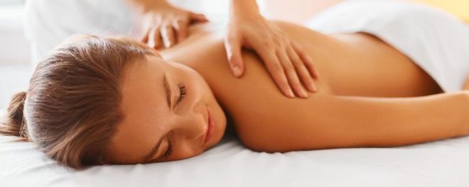 Die Breuss-Massage behandelt Beschwerden der Wirbelsüule