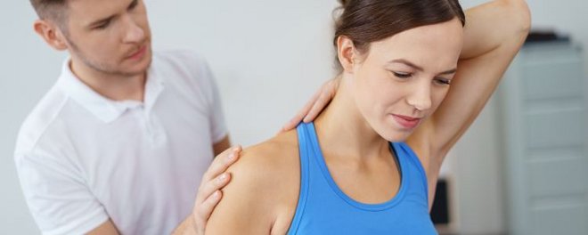 Krankengymnastik bei einem Rundrücken