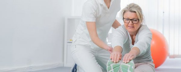 Physiotherapie mit einer Patientin