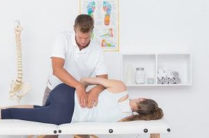 Behandlung von Rückenschmerzen mit Physiotherapie