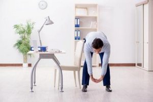 Bewegung am Arbeitsplatz beugt Rückenschmerzen vor