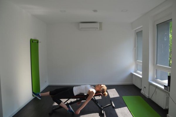 Übungen aus der Krankengymnastik bei einer Hüft-TEP: Dehnung Hüftbeuger 1