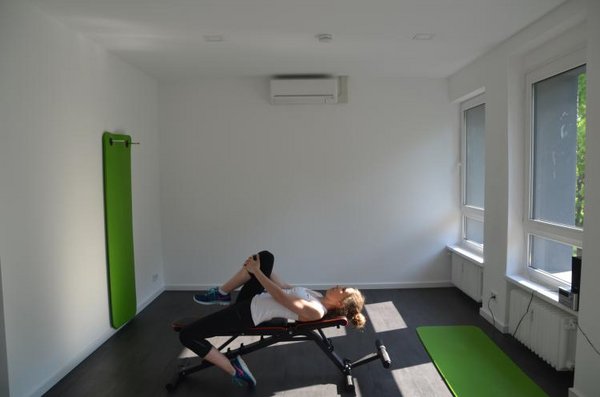 Übungen aus der Krankengymnastik bei einer Hüft-TEP: Dehnung Hüftbeuger 2