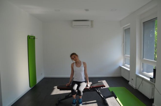 Übungen gegen Nackenschmerzen: Seitliche Dehnung Übung 1: Seitliche Dehnung