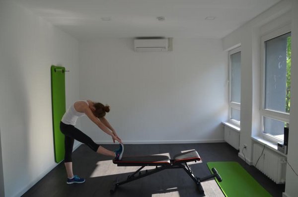 Übungen aus der Krankengymnastik bei einer Hüft-TEP: Dehnung Oberschenkelrückseite