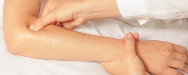Physiotherapie bei einem Mausarm
