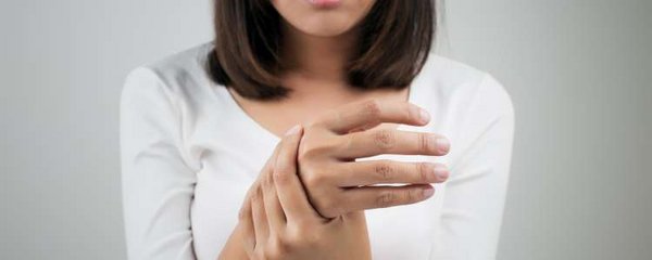 Physiotherapie bei einem Kahnbeinbruch an der Hand