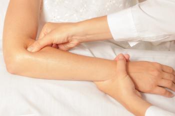 Überlastungserscheinungen am Ellenbogen Massagetechnik zur Behandlung von Sehnenerkrankungen am Ellenbogen