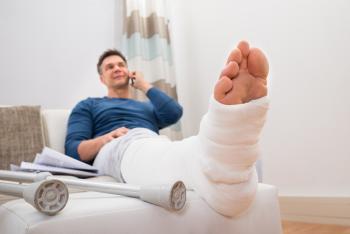 Physiotherapie bei Brüchen am Fuß Ruhigstellung des Fußes durch einen Verband