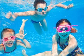 Physiotherapie bei Beschwerden rund um die Hüfte Training der Hüfte im Wasser