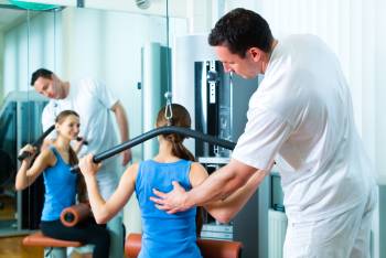 Zwischen der Osteopathie ist die Physiotherapie ratsam